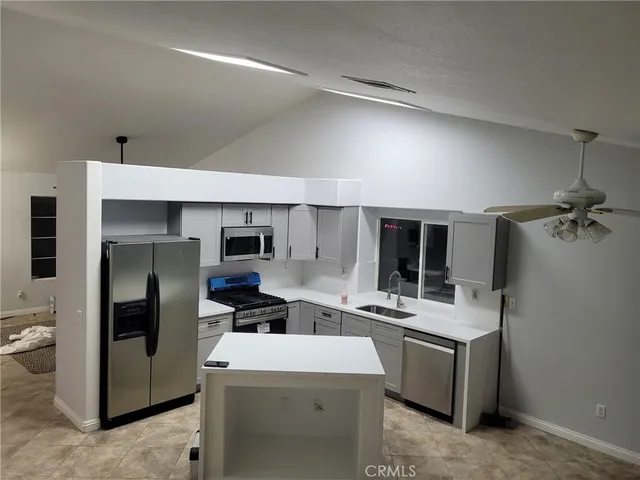 $2,750 | 18885 Oakview Way, Lake Elsinore, CA 92530