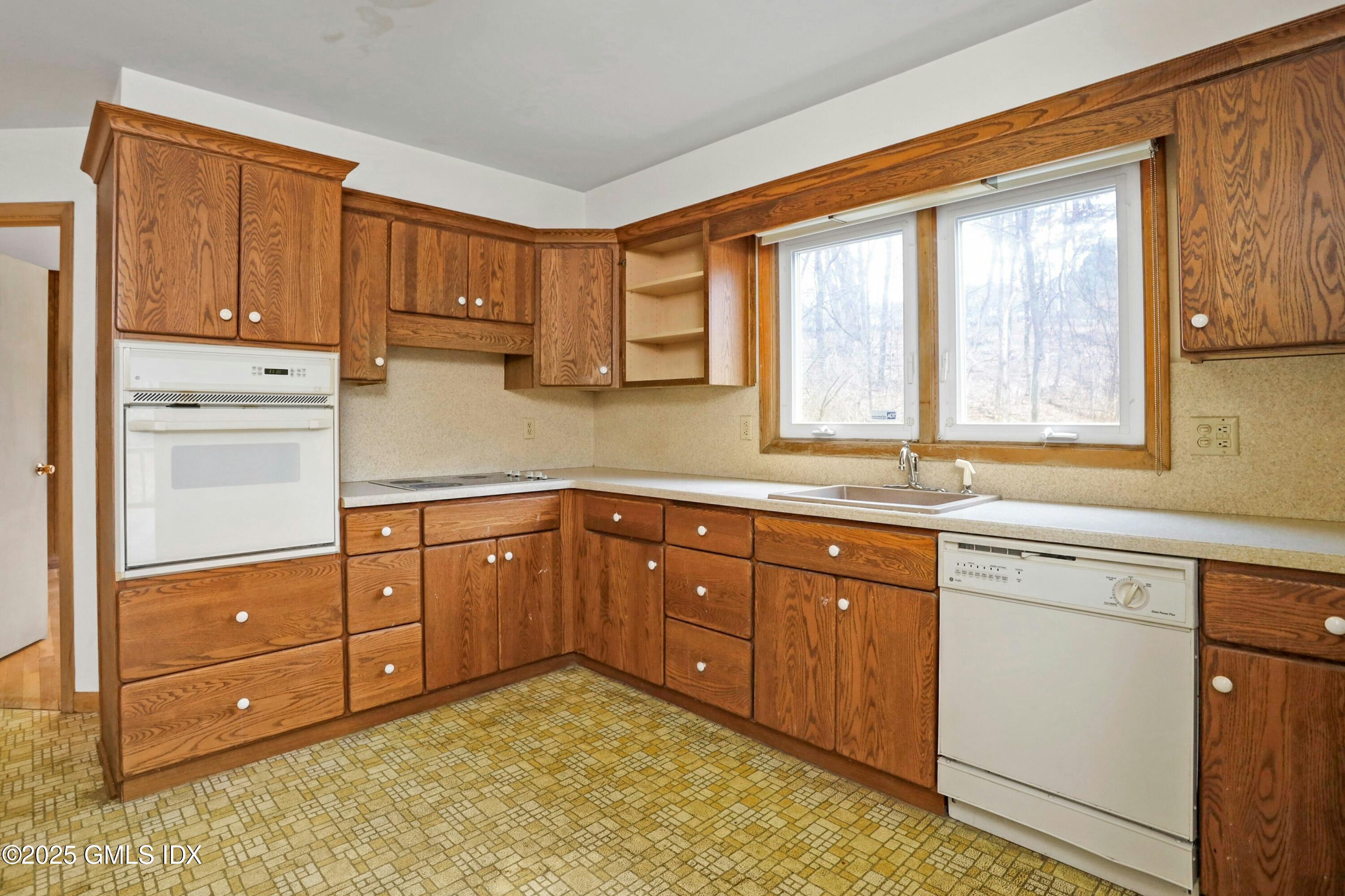 14 Sawmill Terrace Greenwich, CT 06830 - Photo 6 of 19 006-480428-_X0A2063edited_14009090