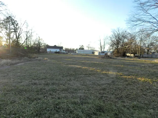 $25,000 | 28 Sycamore Street, Harrisburg, IL 62946