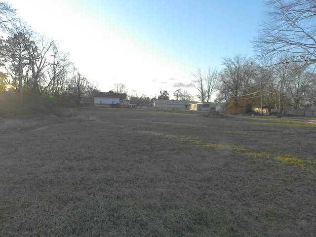 $25,000 | 28 Sycamore Street, Harrisburg, IL 62946