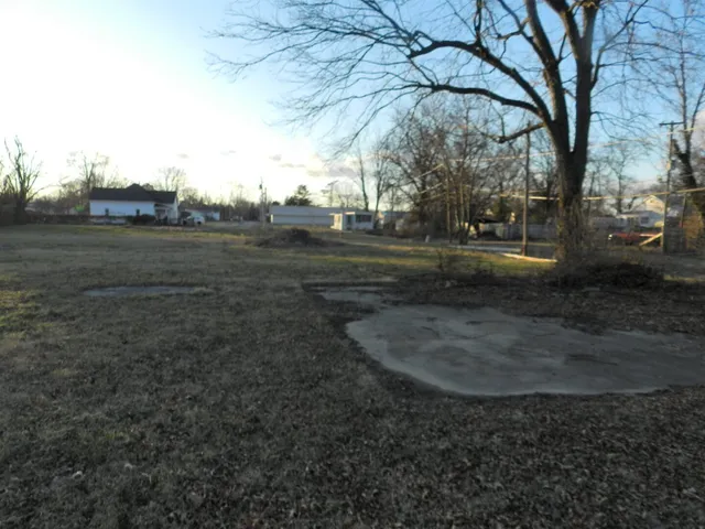 $25,000 | 28 Sycamore Street, Harrisburg, IL 62946