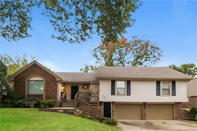 $2,460 | 1022 Southeast 5th Terrace, Lee's Summit, MO 64063