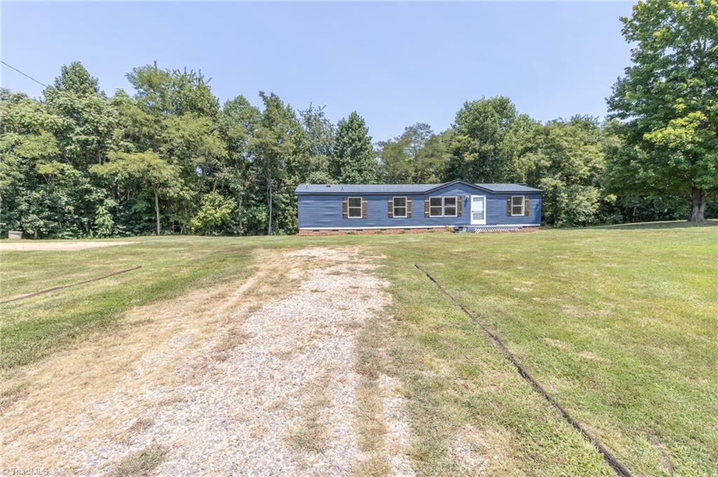 1035 Sunny Ridge Road Walnut Cove, NC 27052 - Photo 4 of 36