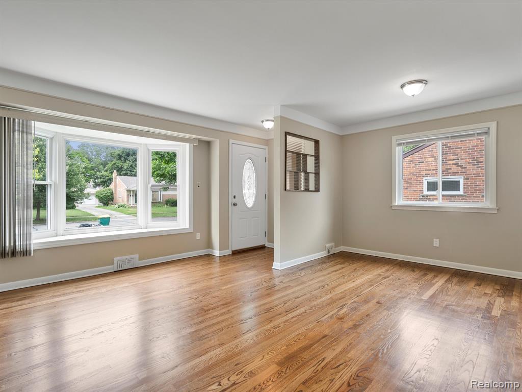 31553 Marblehead Road Farmington, MI 48336 - Photo 6 of 32