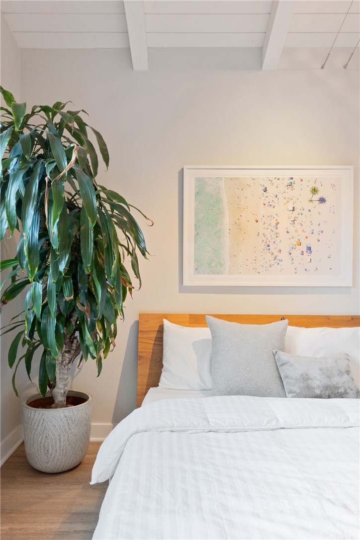 504 Avenida Largo Newport Beach, CA 92660 - Photo 13 of 36 a living room with a potted plant