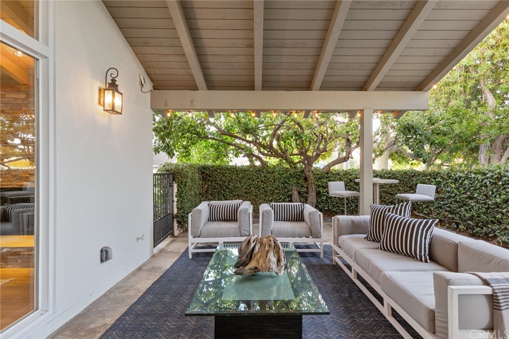 504 Avenida Largo Newport Beach, CA 92660 - Photo 4 of 36