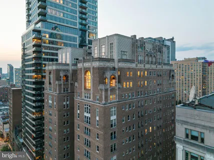 $3,400,000 | 1901 Walnut Street, Unit 20D, Philadelphia, PA 19103
