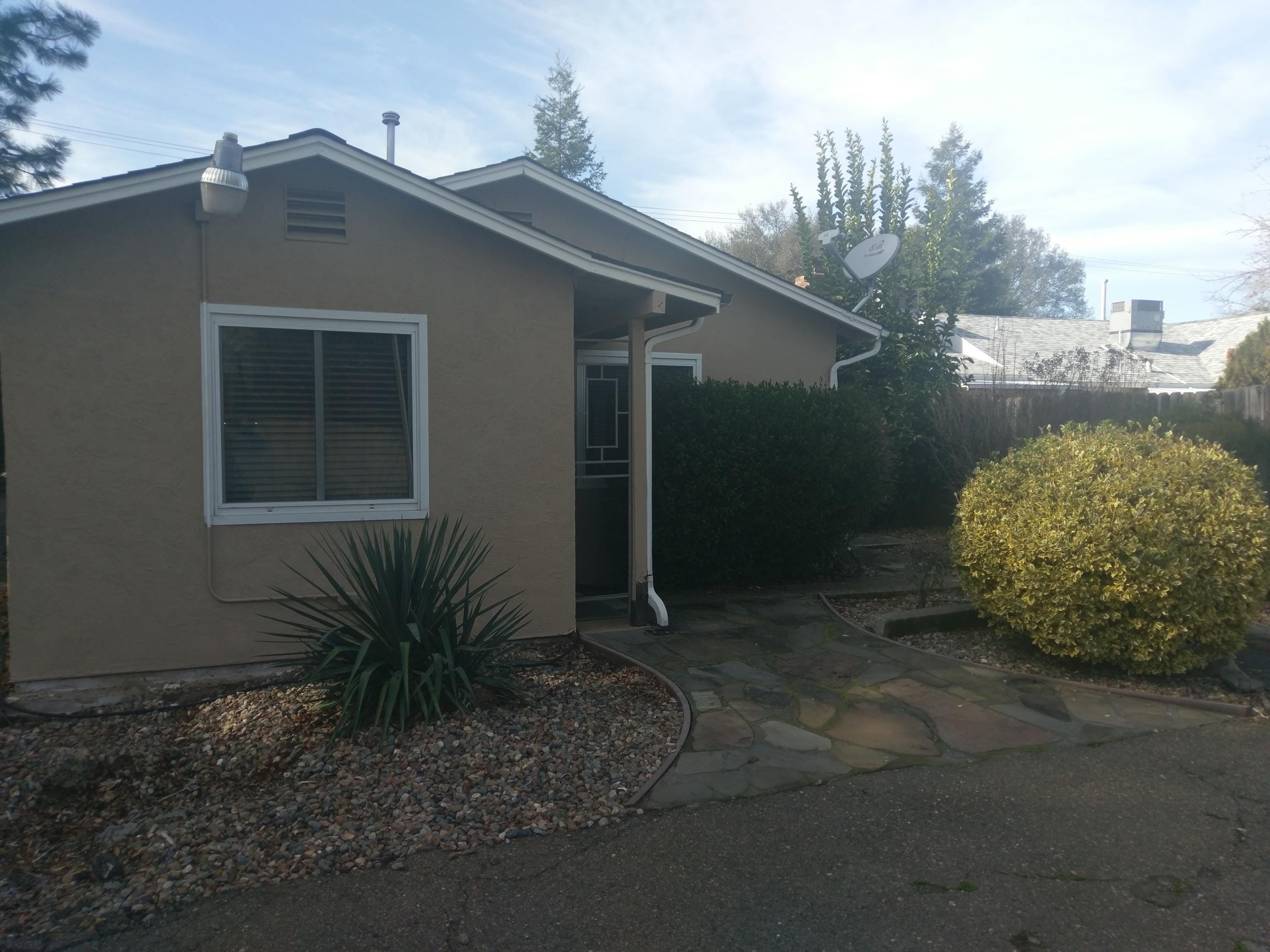 2711 Irwin Road Redding, CA 96002 - Photo 5 of 22 Irwin back unit