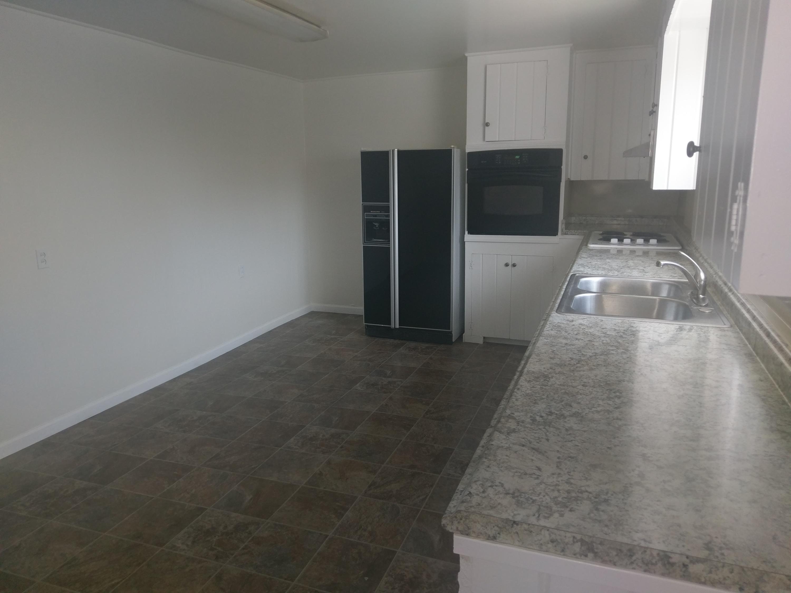 2711 Irwin Road Redding, CA 96002 - Photo 10 of 22 Irwin kitchen