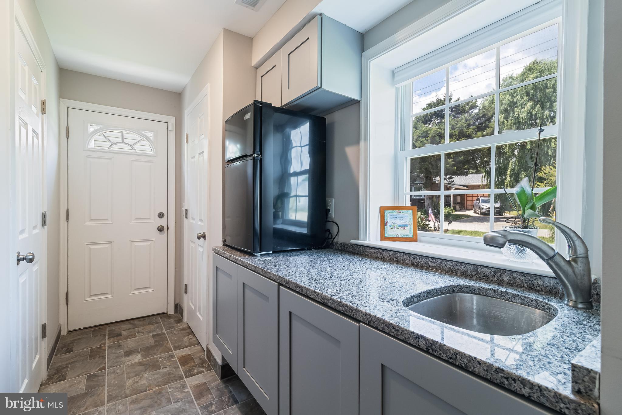 2818 Beach Drive Huntingtown, MD 20639 - Photo 49 of 74 Wet Bar & Side Entry