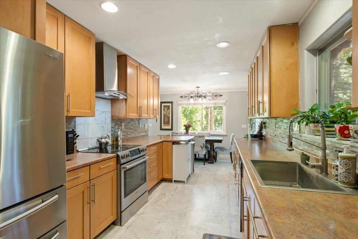 2209 Davis Place Road Mount Shasta, CA 96067 - Photo 11 of 29 Gallery Image 11