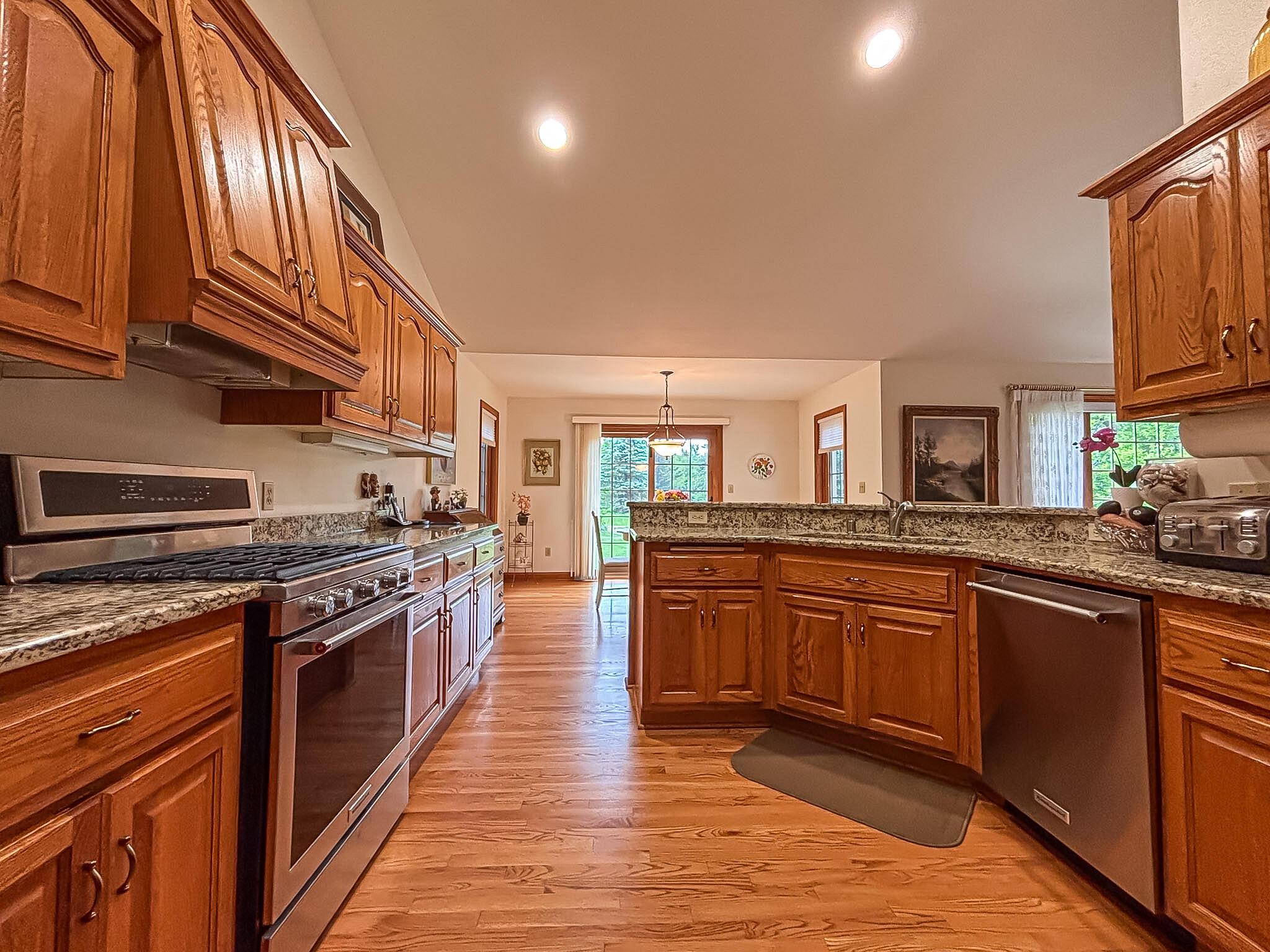 N22W26746 Shooting Star Road Pewaukee, WI 53072 - Photo 19 of 38 Kitchen