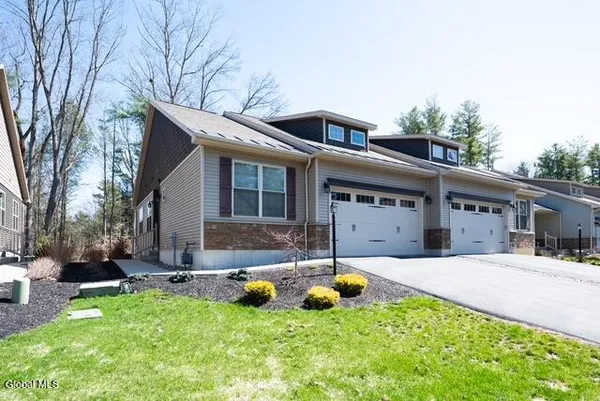 $489,900 | 17 Canterbury Lane, Bethlehem, NY 12054