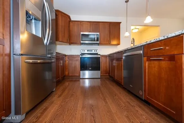 $489,900 | 17 Canterbury Lane, Bethlehem, NY 12054