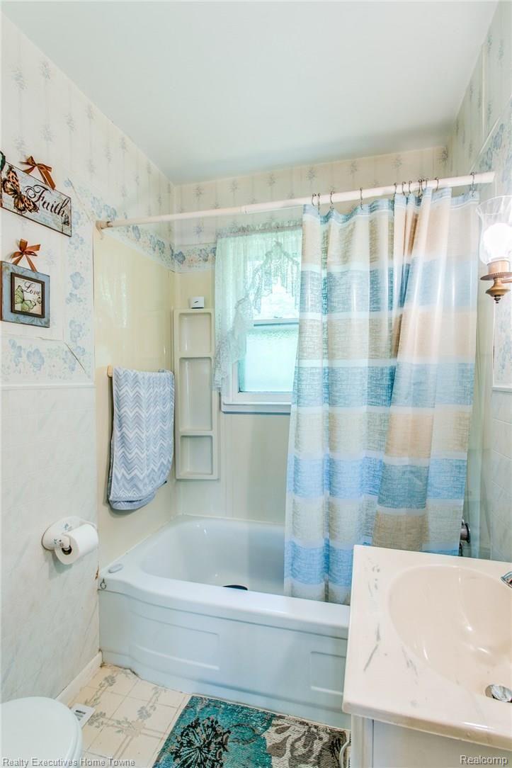 2530 Alger Road Port Huron, MI 48060 - Photo 8 of 12 2530 Alger-8.jpg