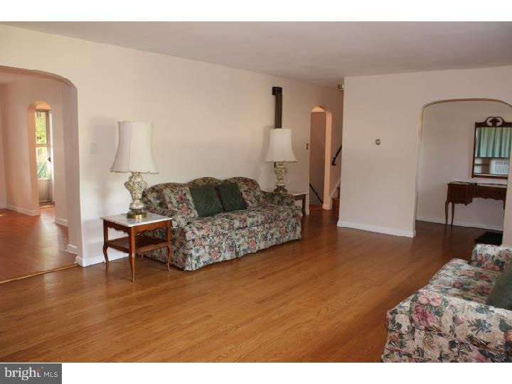 630 Cheswick Road Philadelphia, PA 19128 - Photo 7 of 25 Living Room