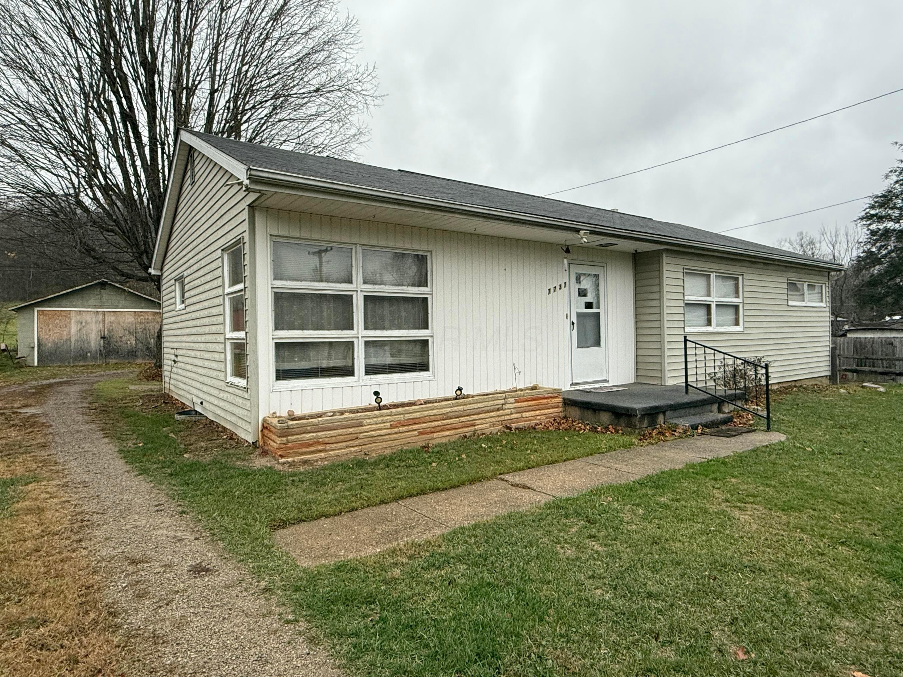 7737 Ceramic Road Roseville, OH 43777 - Photo 3 of 23 tempImageKWf4ok