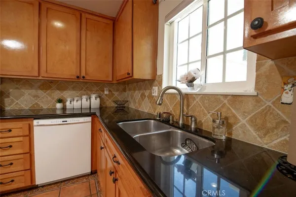 $3,150 | 7310 Balboa Boulevard, Unit F, Van Nuys, CA 91406