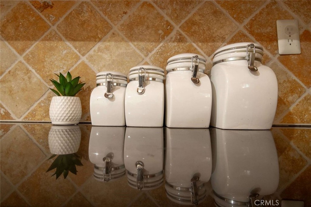 7310 Balboa Boulevard, Unit F Van Nuys, CA 91406 - Photo 15 of 62