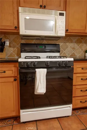 $3,150 | 7310 Balboa Boulevard, Unit F, Van Nuys, CA 91406