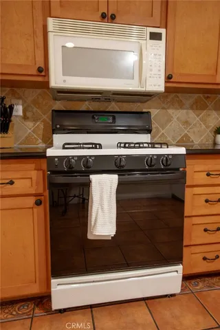 $3,150 | 7310 Balboa Boulevard, Unit F, Van Nuys, CA 91406