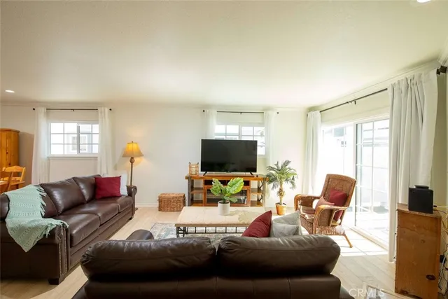 $3,150 | 7310 Balboa Boulevard, Unit F, Van Nuys, CA 91406