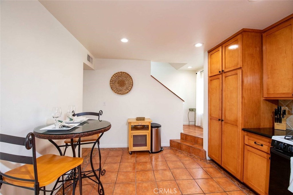 7310 Balboa Boulevard, Unit F Van Nuys, CA 91406 - Photo 21 of 62