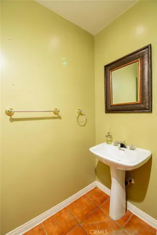 $3,150 | 7310 Balboa Boulevard, Unit F, Van Nuys, CA 91406