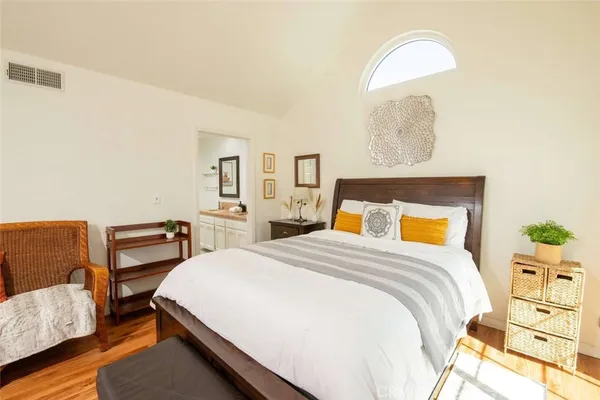 $3,150 | 7310 Balboa Boulevard, Unit F, Van Nuys, CA 91406