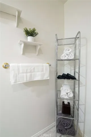 $3,150 | 7310 Balboa Boulevard, Unit F, Van Nuys, CA 91406