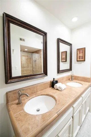 $3,150 | 7310 Balboa Boulevard, Unit F, Van Nuys, CA 91406