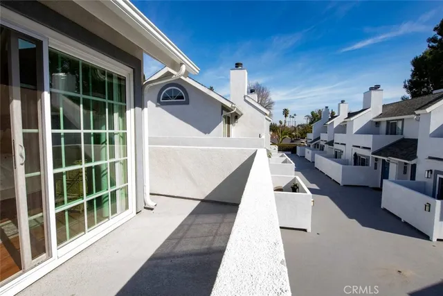 $3,150 | 7310 Balboa Boulevard, Unit F, Van Nuys, CA 91406