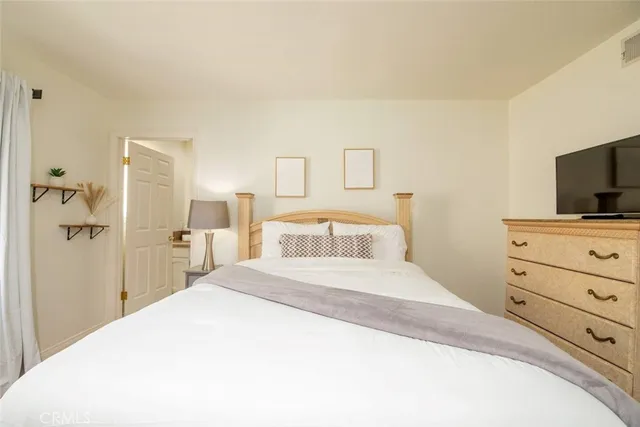 $3,150 | 7310 Balboa Boulevard, Unit F, Van Nuys, CA 91406