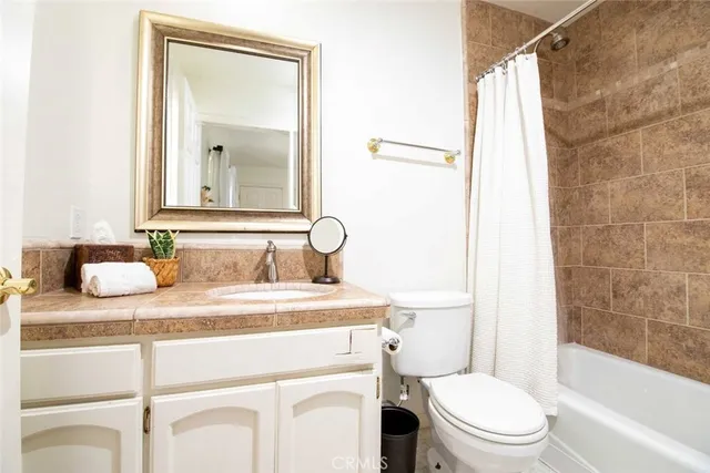 $3,150 | 7310 Balboa Boulevard, Unit F, Van Nuys, CA 91406