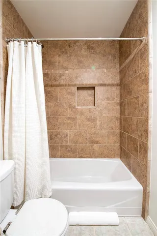 $3,150 | 7310 Balboa Boulevard, Unit F, Van Nuys, CA 91406