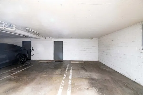 $3,150 | 7310 Balboa Boulevard, Unit F, Van Nuys, CA 91406