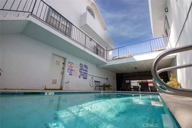$3,150 | 7310 Balboa Boulevard, Unit F, Van Nuys, CA 91406