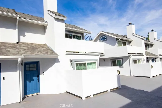 $3,150 | 7310 Balboa Boulevard, Unit F, Van Nuys, CA 91406