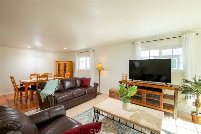 $3,150 | 7310 Balboa Boulevard, Unit F, Van Nuys, CA 91406
