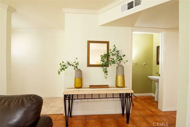$3,150 | 7310 Balboa Boulevard, Unit F, Van Nuys, CA 91406