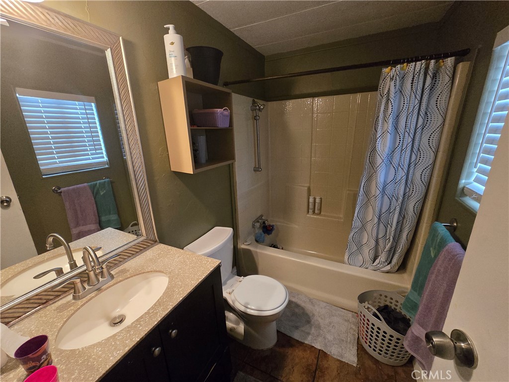 15181 Van Buren Boulevard, Unit 301 Riverside, CA 92504 - Photo 14 of 33 Primary Bathroom