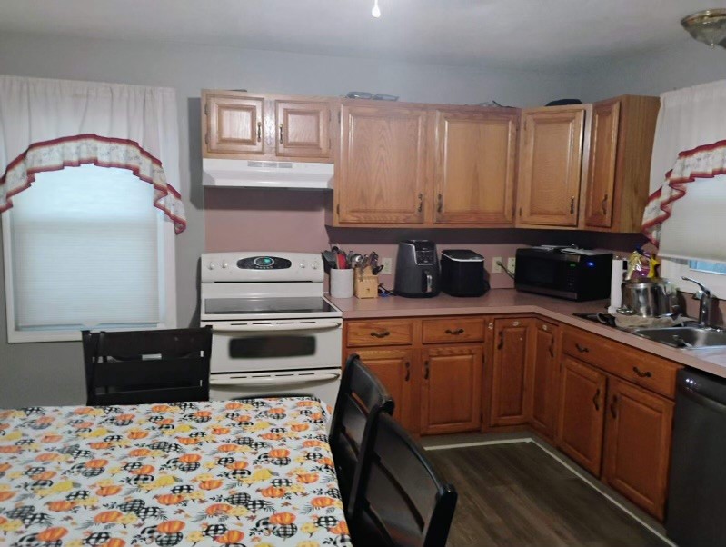 3 Barnold Street West Warwick, RI 02893 - Photo 11 of 13 Kitchen in unit #5