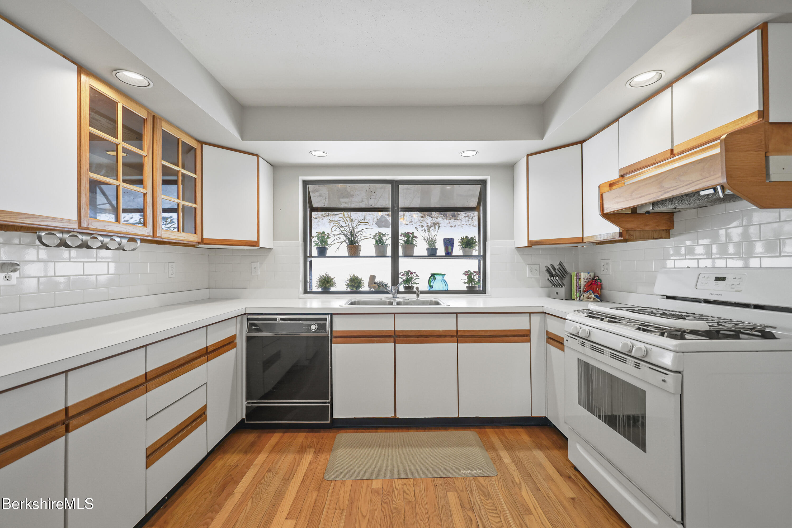 40 Prospect Hill Road Stockbridge, MA 01262 - Photo 14 of 50 kitchen