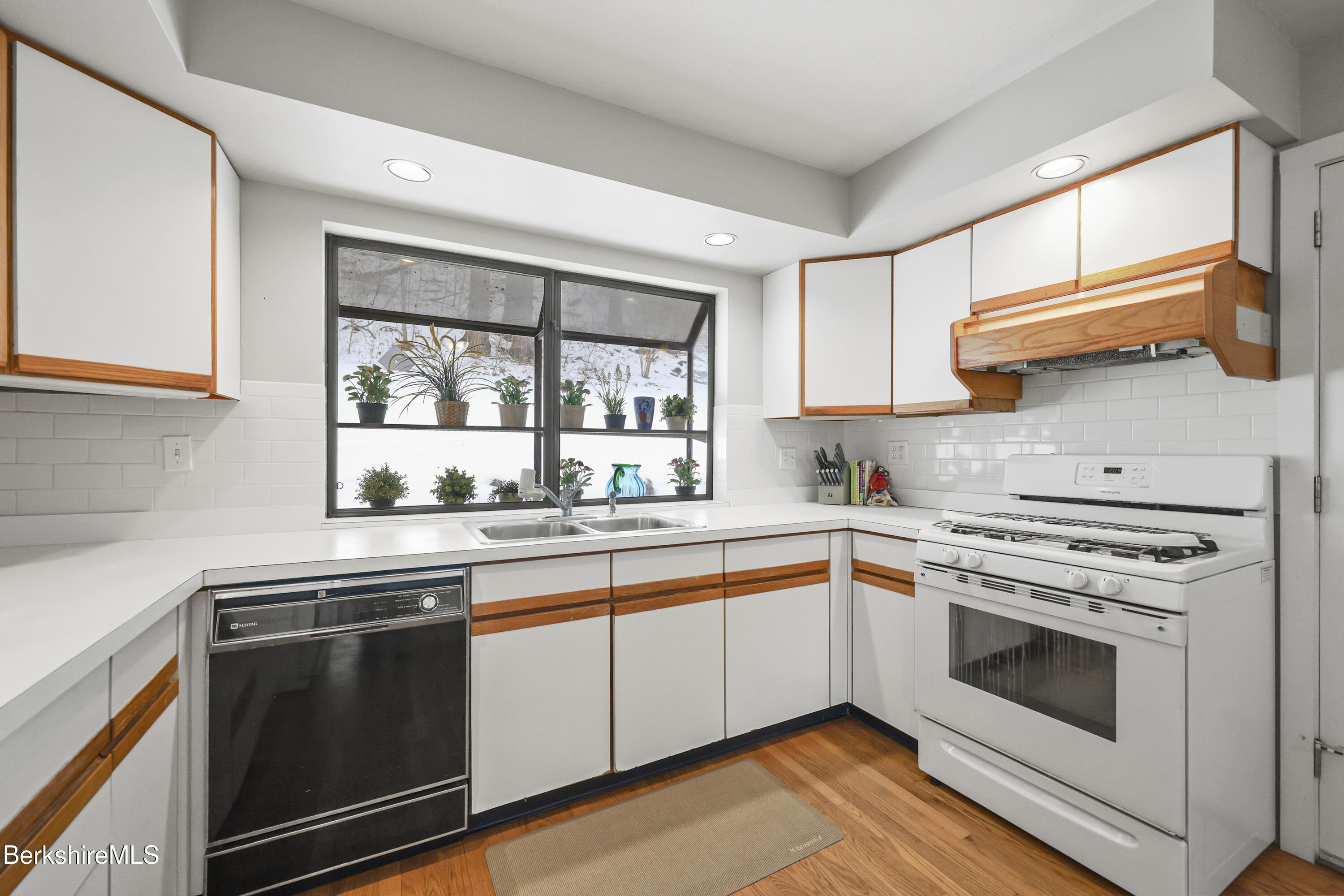 40 Prospect Hill Road Stockbridge, MA 01262 - Photo 15 of 50 kitchen