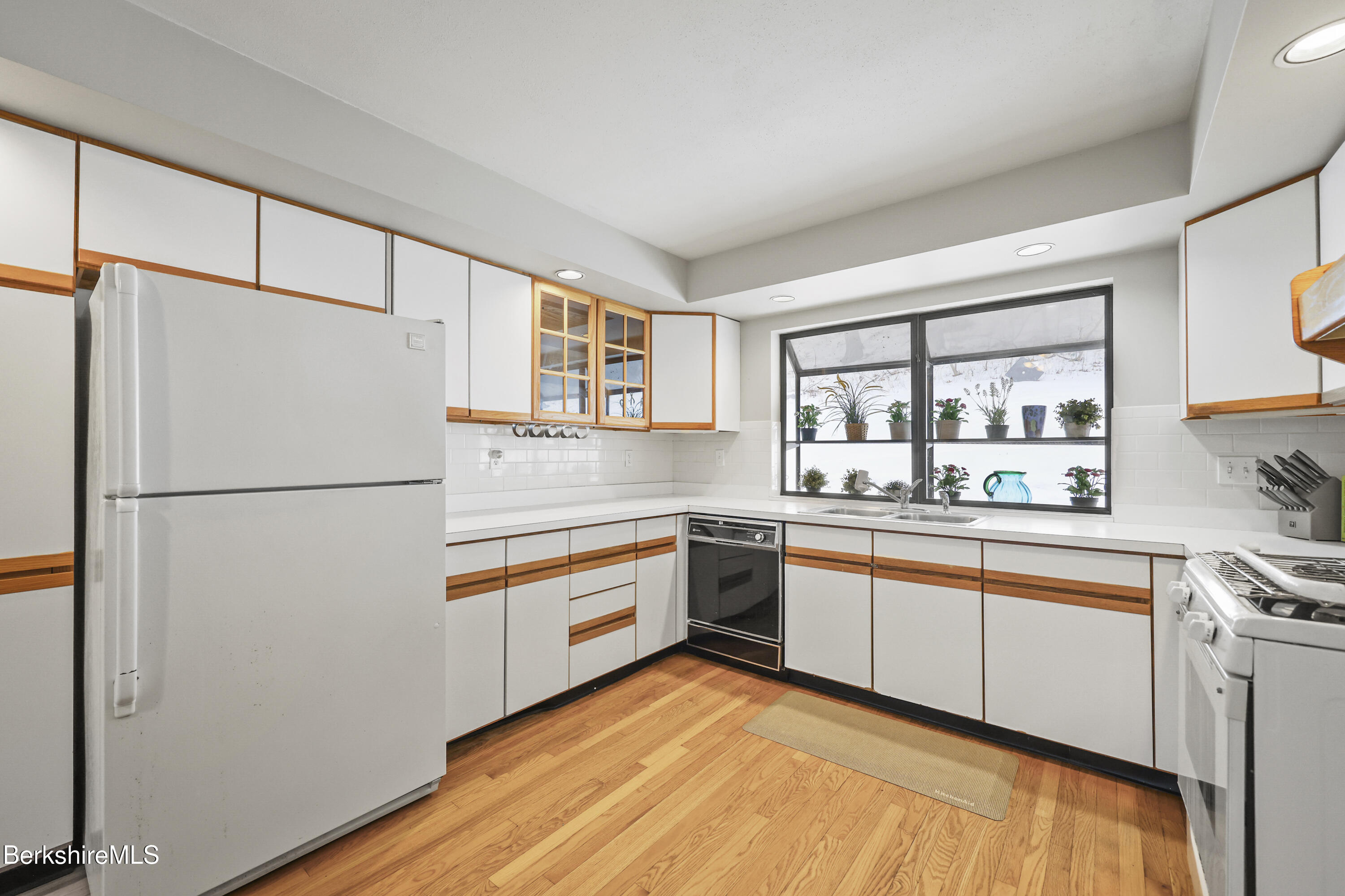 40 Prospect Hill Road Stockbridge, MA 01262 - Photo 16 of 50 kitchen