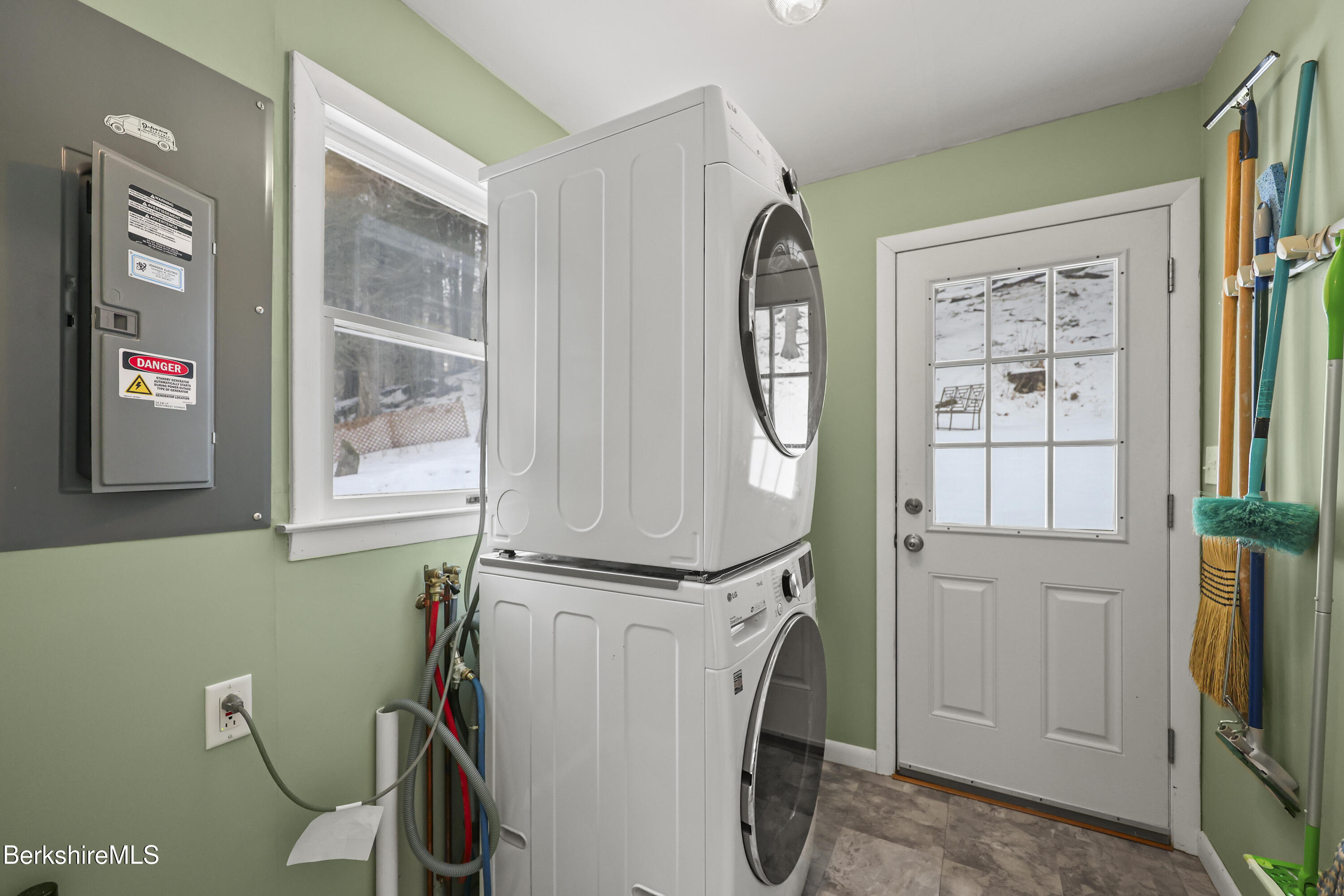 40 Prospect Hill Road Stockbridge, MA 01262 - Photo 30 of 50 laundry