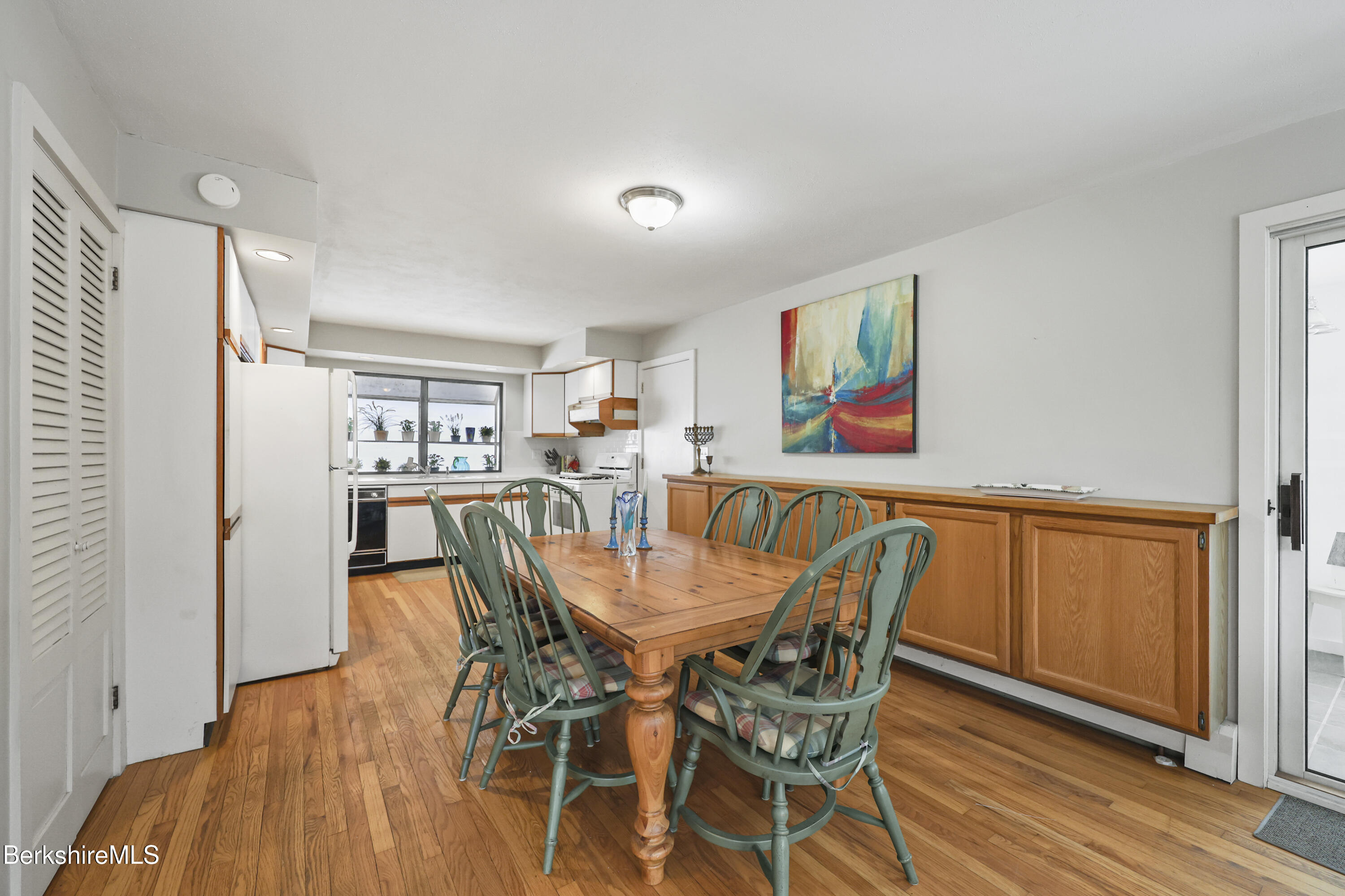 40 Prospect Hill Road Stockbridge, MA 01262 - Photo 8 of 50 dining