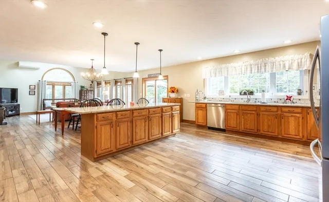 $849,900 | 135 South Washington Street, Norton, MA 02766