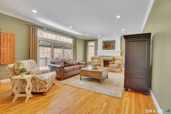 $989,000 | 9 White Oak Lane, Avon, CT 06001