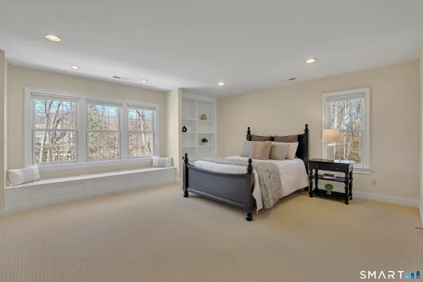 $989,000 | 9 White Oak Lane, Avon, CT 06001